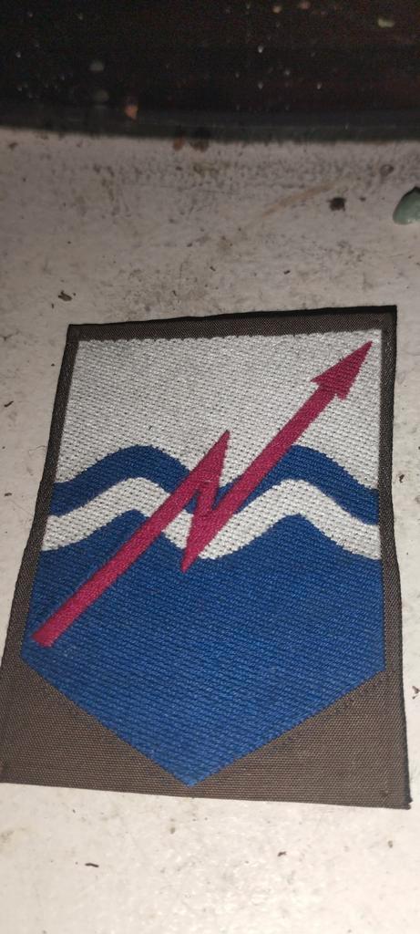 Koninklijke Landmacht Commando Verbindingen Mouwembleem, Verzamelen, Militaria | Algemeen, Landmacht, Embleem of Badge, Nederland
