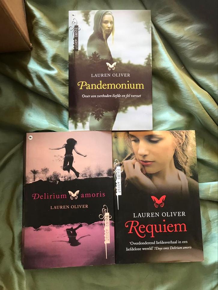 Deleri , requiem en pandemonium trilogie, Boeken, Fantasy, Zo goed als nieuw, Ophalen of Verzenden