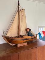 Volendammer Botter Miniatuur met Figuur, Antiek en Kunst, Ophalen