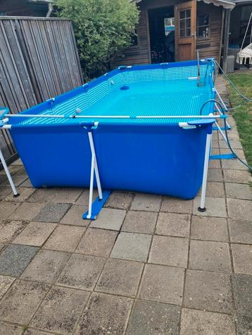 Zwembad 4,5m x 2,5m x0, 84cm. beschikbaar voor biedingen
