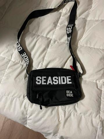 Seaside tas beschikbaar voor biedingen