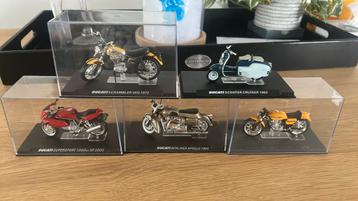 5x ducati schaalmodel 1:24 ixo/atlas beschikbaar voor biedingen