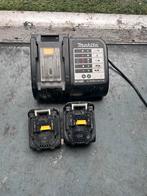 Makita acculader en 2 accus 14,4v, Ophalen, Zo goed als nieuw
