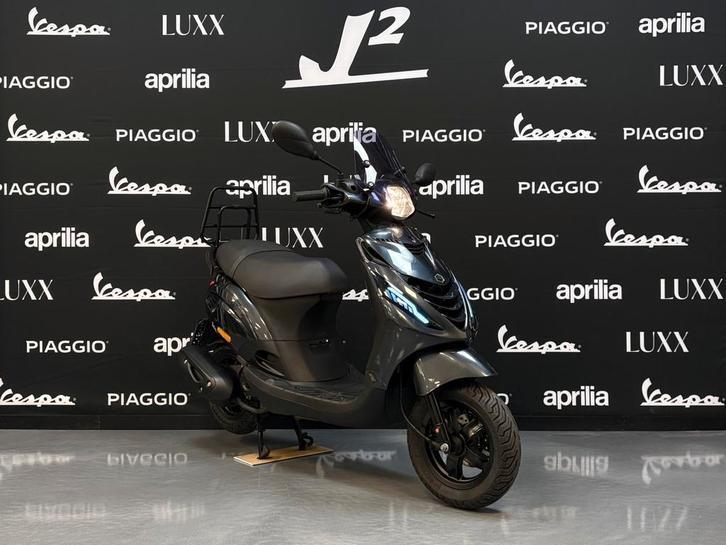 Piaggio Zip | Metallic Grey | Snor | 2020 | 6019 km, Fietsen en Brommers, Brommers | Derbi, Zo goed als nieuw, Maximaal 25 km/u