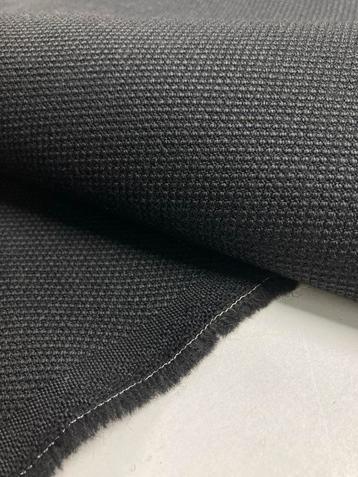 4 m Kvadrat SteelCut 3 - Zwarte Meubelstof (Nieuwstaat) beschikbaar voor biedingen