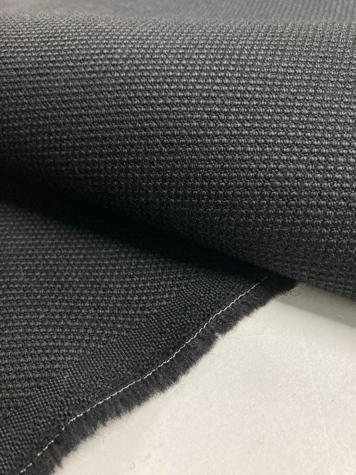 4 m Kvadrat SteelCut 3 - Zwarte Meubelstof (Nieuwstaat), Hobby en Vrije tijd, Stoffen en Lappen, Zo goed als nieuw, Wol, 120 cm of meer