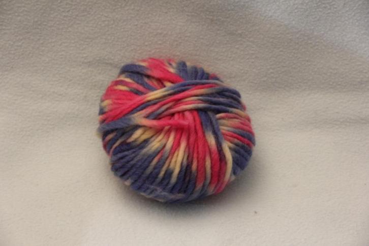 Nieuwe bol dik garen 100% wol roze wit blauw 53 gram, Hobby en Vrije tijd, Breien en Haken, Nieuw, Breien of Haken, Wol of Garen