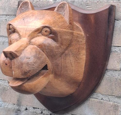 Pitbull. Pitbull hoofd.  Houtsnijwerk. Wandplaat.  31/31 cm., Verzamelen, Dierenverzamelingen, Zo goed als nieuw, Beeldje of Figuurtje