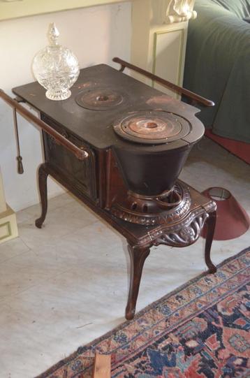 Antieke Buiskachel beschikbaar voor biedingen