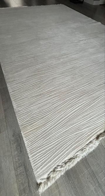 Zacht vloerkleed 240x150cm - Zo goed als nieuw! beschikbaar voor biedingen