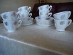 8 Espresso/mokka  kopjes wit met goud en 9 bordjes, Ophalen of Verzenden, Zo goed als nieuw, Overige stijlen, Kop(pen) en/of Schotel(s)