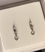 Zilveren klap oorbelletjes met hartjes hangertje, Ophalen of Verzenden, Zo goed als nieuw, Zilver