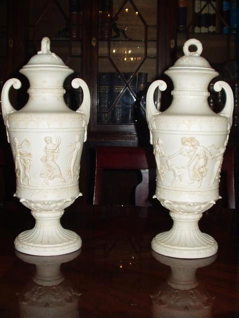 Koppel relief vazen karl ens Volkstedt 1900, Antiek en Kunst, Antiek | Vazen, Ophalen of Verzenden