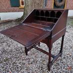Engels 18e eeuws eiken secretaire bureau on stand., Ophalen