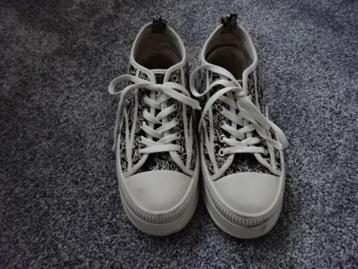 Leuke canvas zwart/witte sneakers / maat 41 beschikbaar voor biedingen