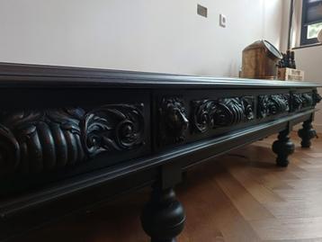 Extra lang dressoir beschikbaar voor biedingen