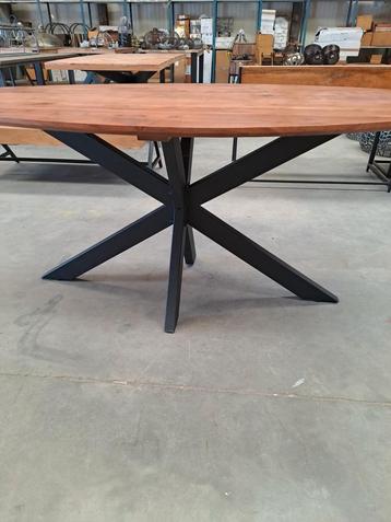 Ovale Acaciahouten Eettafel 180x100cm beschikbaar voor biedingen
