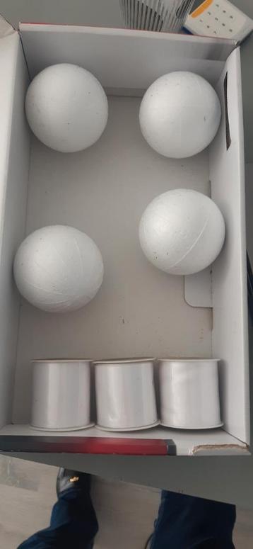 Piepschuil bollen en lint beschikbaar voor biedingen