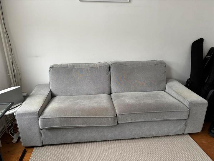 KIVIK driezitsbank (verkleurd): moet weg!, Huis en Inrichting, Banken | Bankstellen, Gebruikt, Rechte bank, Driepersoons, 200 tot 250 cm