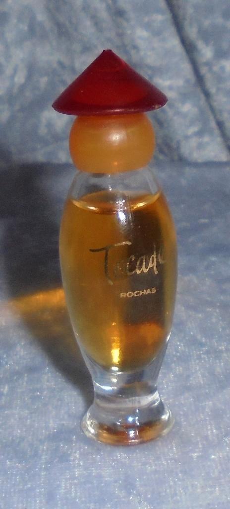 Volle parfum mini Rochas Tocade, Verzamelen, Parfumverzamelingen, Zo goed als nieuw, Miniatuur, Gevuld, Ophalen of Verzenden