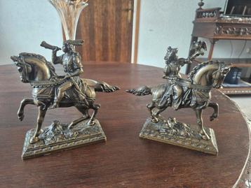 Bronzen beeldjes/ boekensteunen, set van 2 beschikbaar voor biedingen