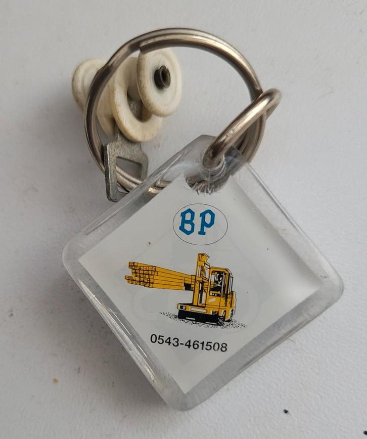 Vintage BP Sleutelhanger met Kraanwagen, Verzamelen, Sleutelhangers, Ophalen of Verzenden