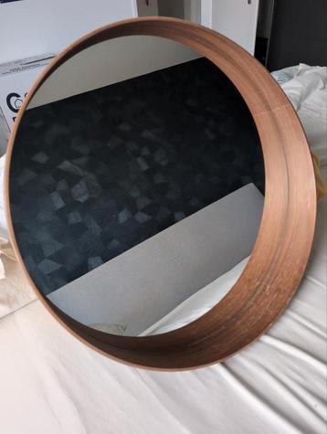 Ronde Spiegel met Houten Rand beschikbaar voor biedingen
