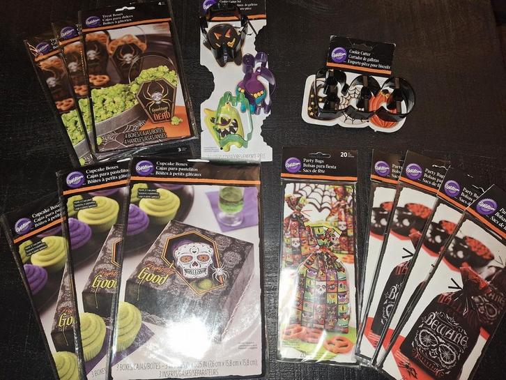 Halloween pakket Wilton ** NIEUW **, Hobby en Vrije tijd, Taarten en Cupcakes maken, Nieuw, Bakvorm, Cupcakes, Ophalen of Verzenden