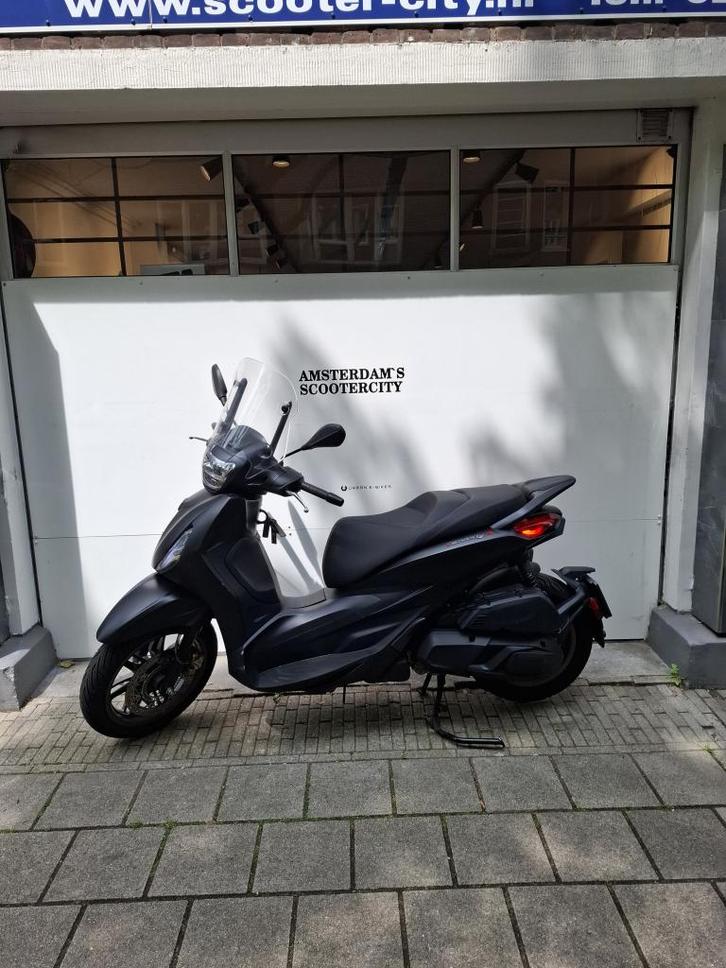 Piaggio Beverly 400 HPE Zwart (2023, Motoren, Motoren | Piaggio, Bedrijf, Scooter, 12 t/m 35 kW, 1 cilinder, Ophalen of Verzenden