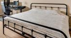 Tweepersoons bed zwart metaal incl. matras 160x200cm, Huis en Inrichting, Ophalen, Gebruikt, Zwart, Tweepersoons