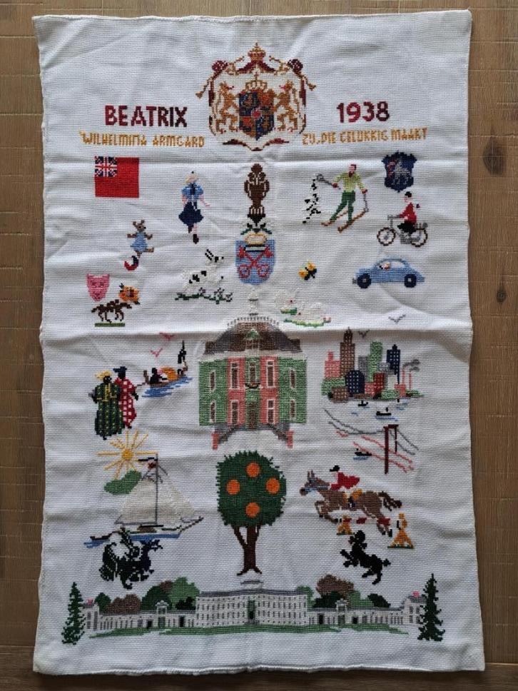 Merklap geborduurd prinses Beatrix, Antiek en Kunst, Antiek | Kleden en Textiel, Ophalen of Verzenden