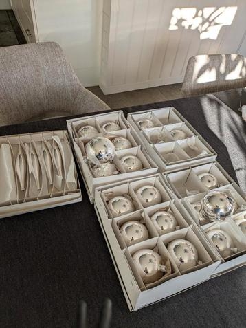Zilverkleurige kerstballen glas 26 stuks en piek vintage  beschikbaar voor biedingen