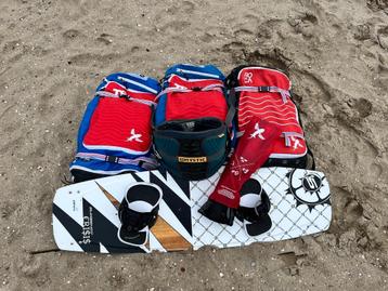 Leuke kitesurfset (3 kites,lijnen,harnas,board,pomp) beschikbaar voor biedingen