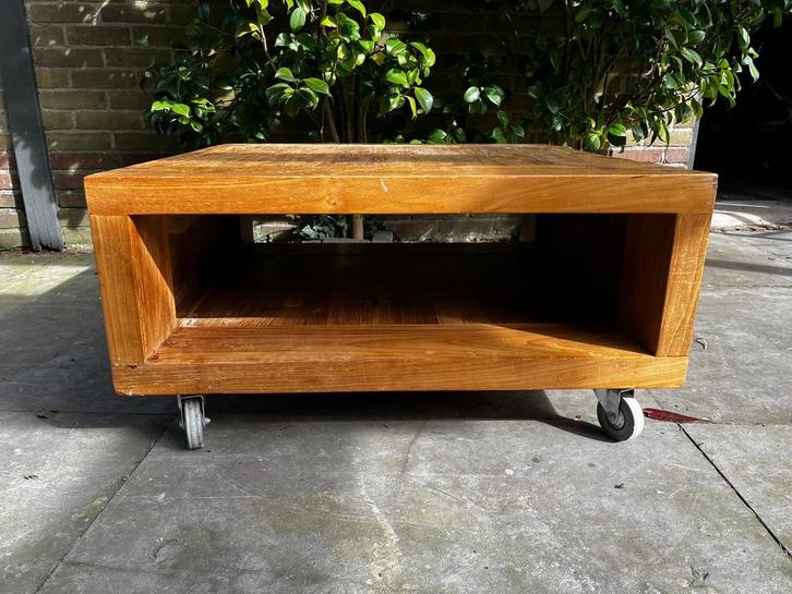 Teak Houten Salontafel op Wieltjes, Huis en Inrichting, Tafels | Salontafels, Gebruikt, Minder dan 50 cm, 50 tot 100 cm, Vierkant