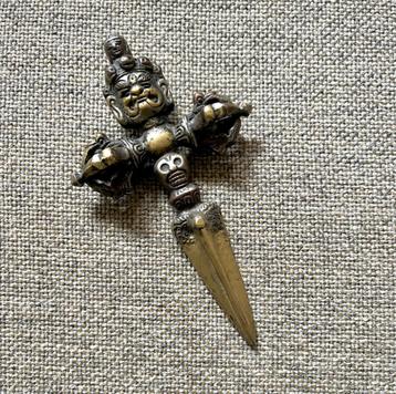 Boeddhistische rituele dolk beschikbaar voor biedingen