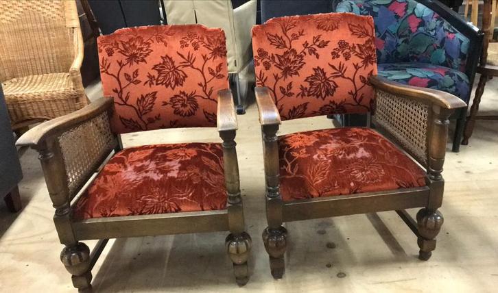 2x vintage lage stoelen bloemenvelours, Antiek en Kunst, Curiosa en Brocante, Ophalen