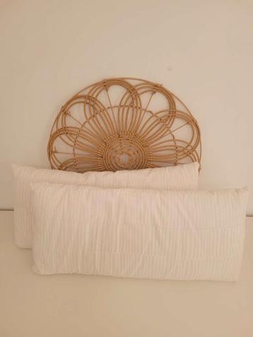 2 IKEA Kussens - Roze/Wit  beschikbaar voor biedingen