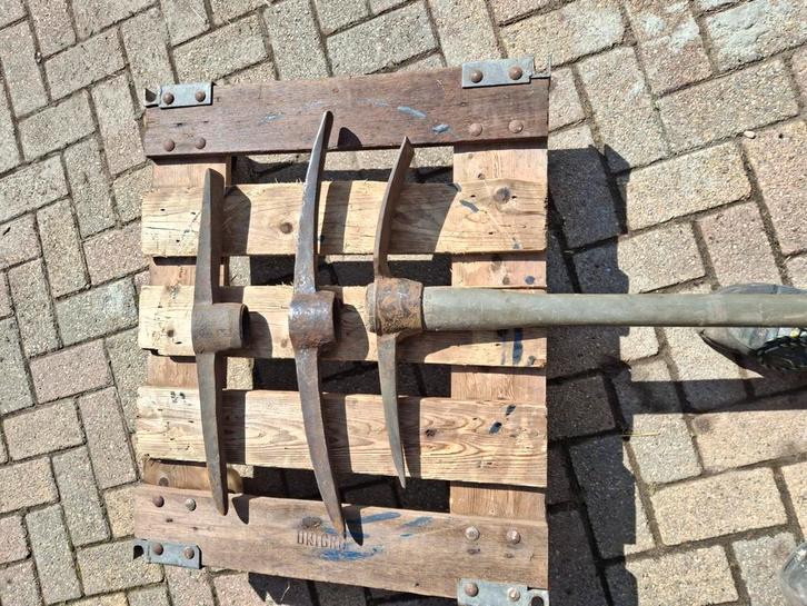 3x pikhouweel . 1 met steel, Doe-het-zelf en Verbouw, Gereedschap | Handgereedschap, Zo goed als nieuw, Ophalen of Verzenden