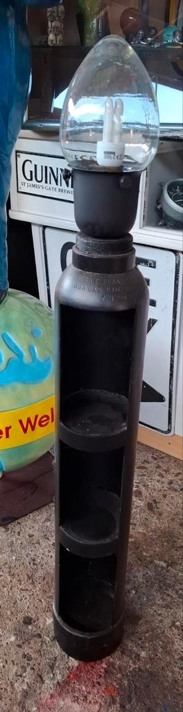Vintage zwaar ijzeren oude gasfles vloerlamp, Huis en Inrichting, Woonaccessoires | Etagères, Gebruikt, Ophalen