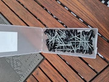 Golfplaatnagels beschikbaar voor biedingen