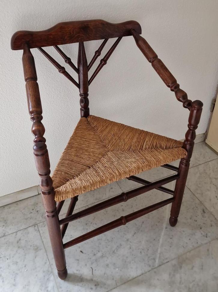 Antieke hoekstoel met rieten zitting, Antiek en Kunst, Antiek | Meubels | Stoelen en Banken, Ophalen
