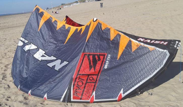 Naish Pivot 2020 9m inclusief Bar, Watersport en Boten, Kitesurfen, Gebruikt, Bar, 9 m², Geen board, Ophalen of Verzenden