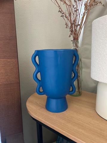 Blauwe Design Vaas - 20cm Hoog beschikbaar voor biedingen