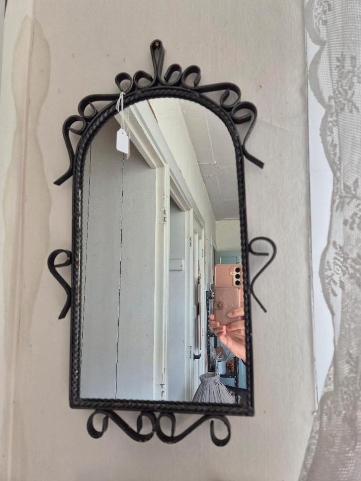 Brocante spiegel zwart, Antiek en Kunst, Antiek | Spiegels, 50 tot 100 cm, Rechthoekig, Ophalen of Verzenden