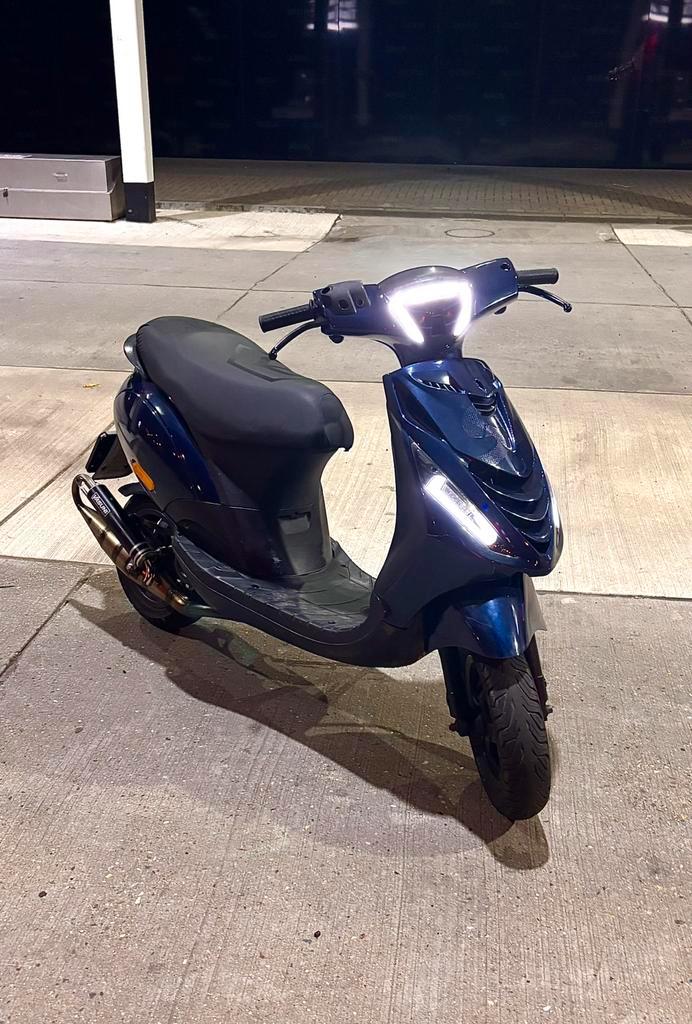 Zip 2T (70cc, fully stage 6), Fietsen en Brommers, Scooters | Piaggio, Zo goed als nieuw, Zip, Maximaal 45 km/u, Benzine, Ophalen of Verzenden