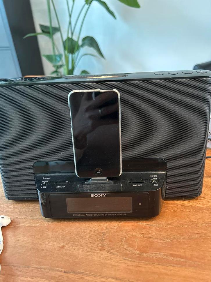 Apple iPod & Sony Docking System met Radio, Audio, Tv en Foto, Mp3-spelers | Apple iPod, Gebruikt, Touch, 2 tot 10 GB, Zwart, Met radio