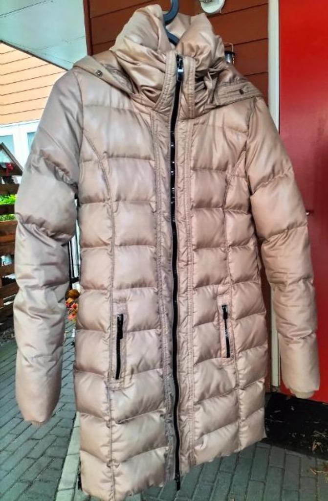 donsjas van Bershka nog erg mooi en superwarm Maat XS/ S, Kleding | Dames, Jassen | Winter, Zo goed als nieuw, Maat 34 (XS) of kleiner