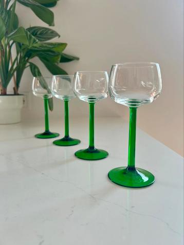 4 of meer Elzas wijnglazen met groene steel. Luminarc beschikbaar voor biedingen
