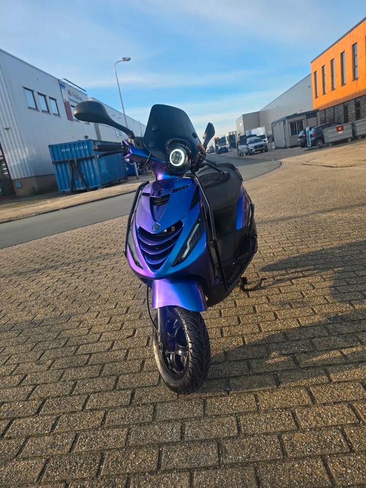 Piaggio zip iget 2020, Fietsen en Brommers, Scooters | Piaggio, Zo goed als nieuw, Zip, Maximaal 45 km/u, Benzine, Ophalen