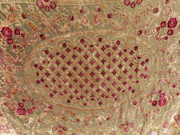 Tafelkleed grootmoeders tijd gobelin reliëf 175x140 (MM5), Huis en Inrichting, Tafelkleden, Gebruikt, Rechthoek, Ophalen of Verzenden